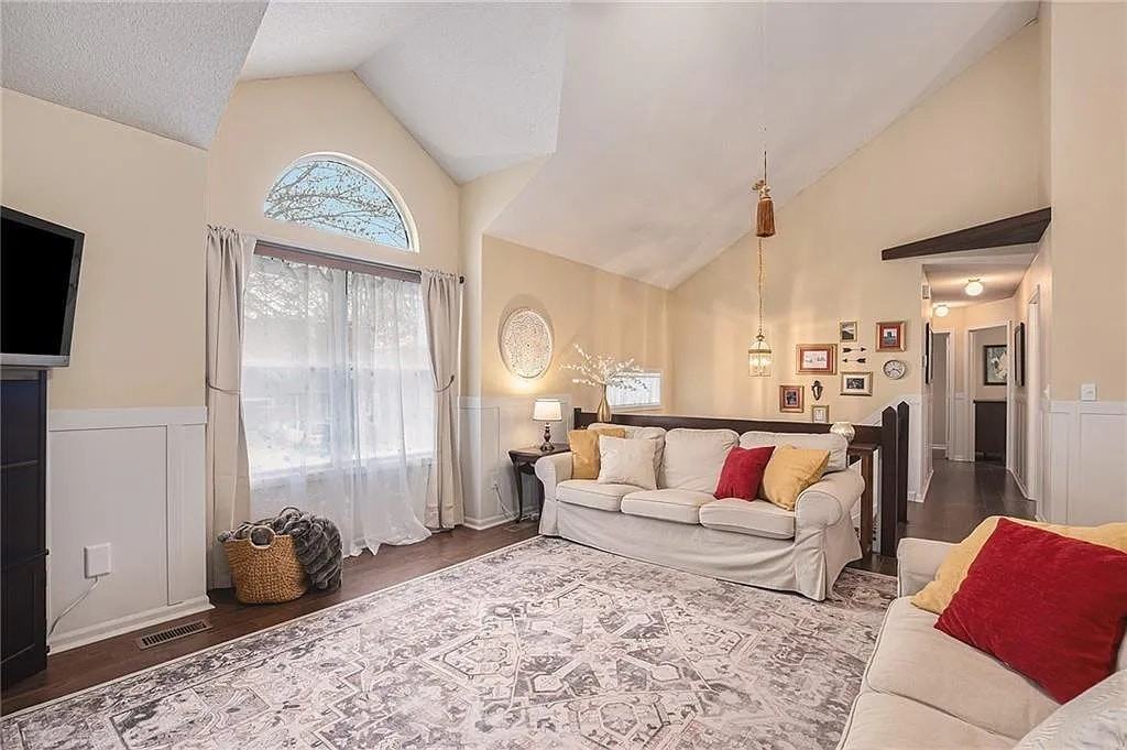 18443 West 160th Terrace - Photo 3 of 30