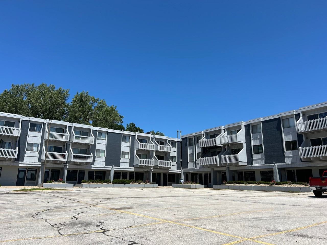 Plaza 93 Apartments - Photo 3 of 50