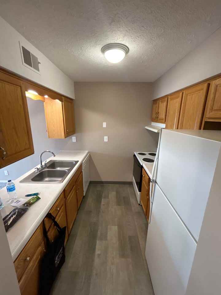 Plaza 93 Apartments - Photo 4 of 50