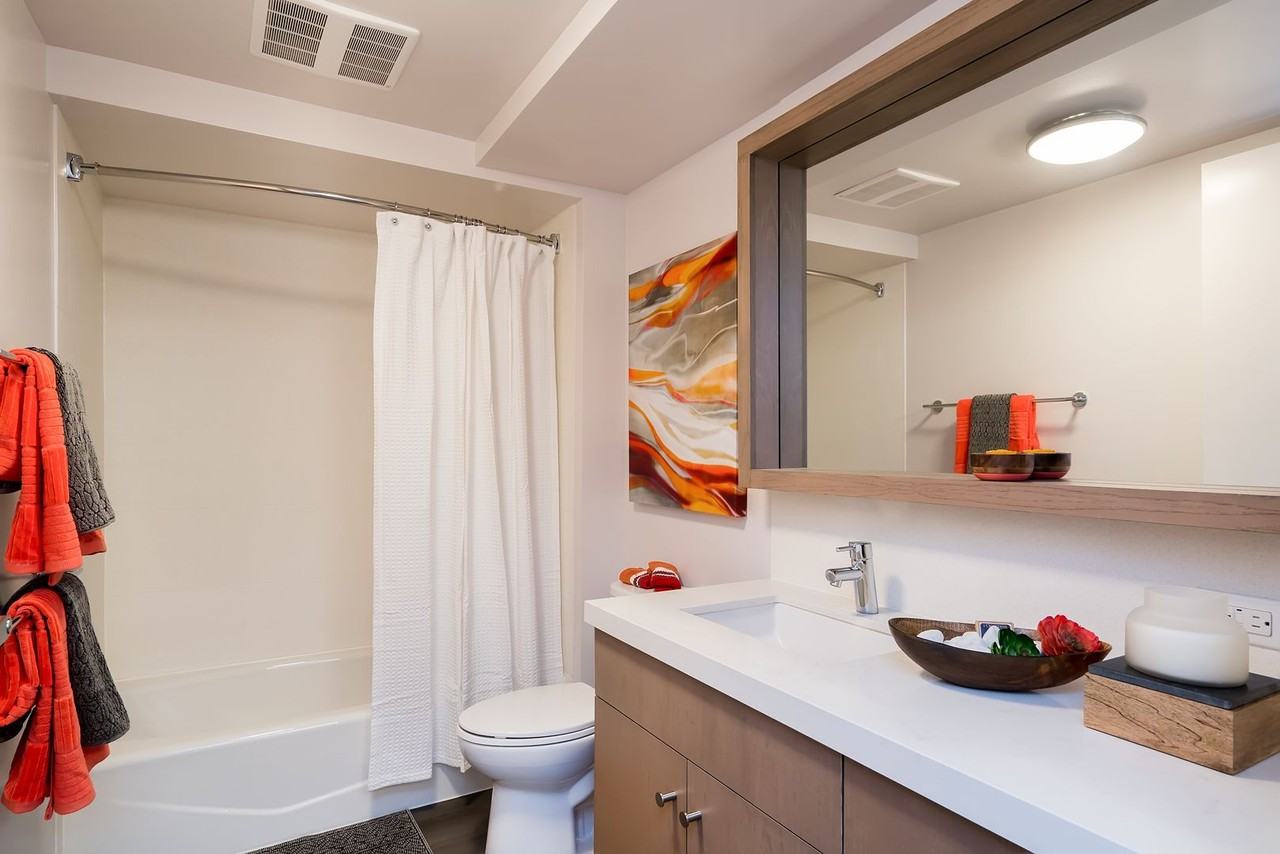 HALE MANU - Photo 5 of 9