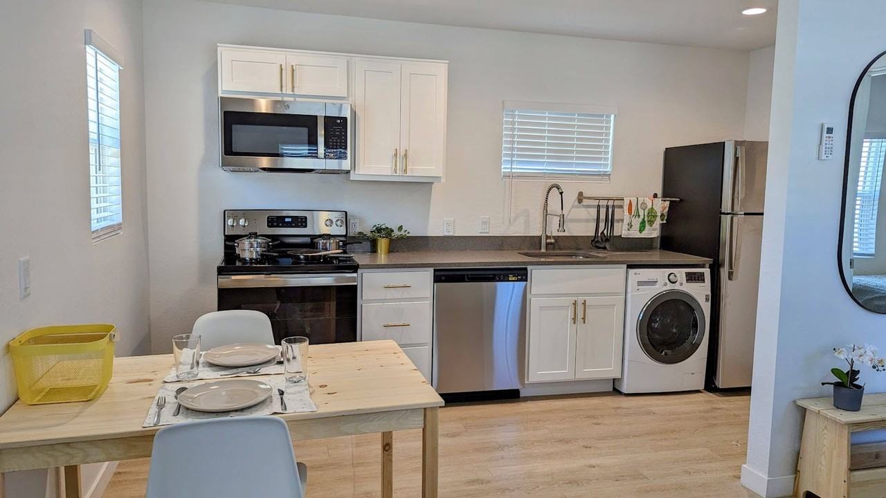 Aces on Apache - Photo 3 of 37