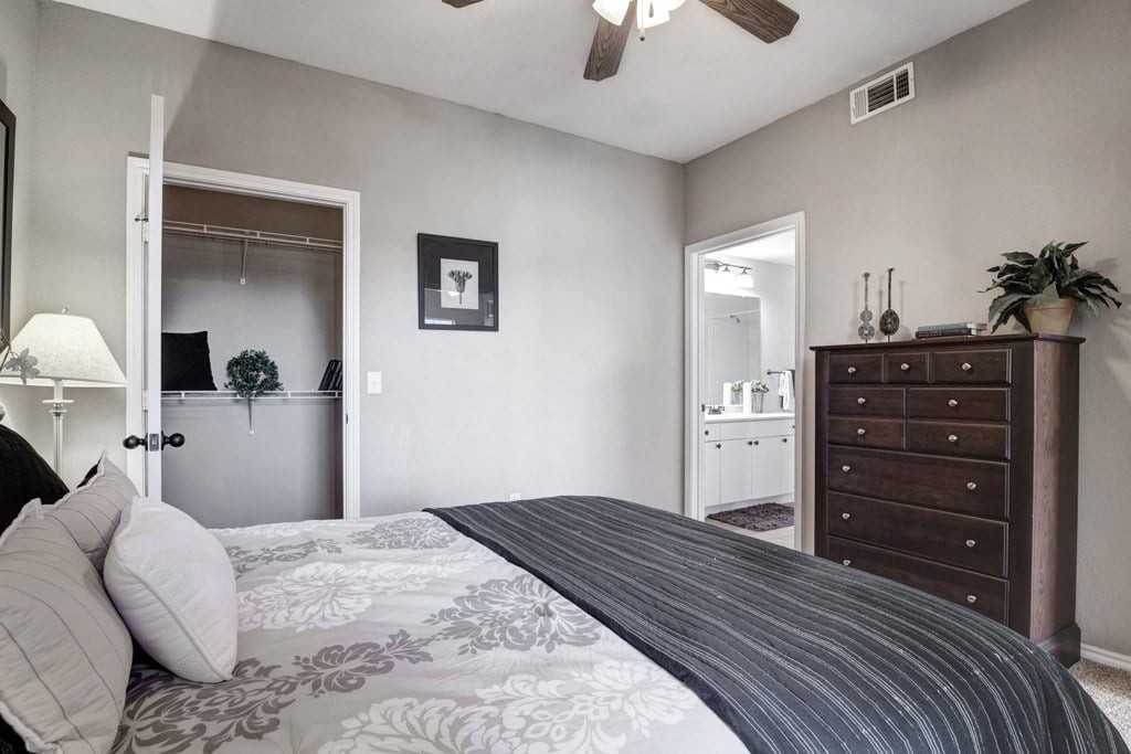 Stoneleigh on May Apartment Homes - Photo 7 of 13