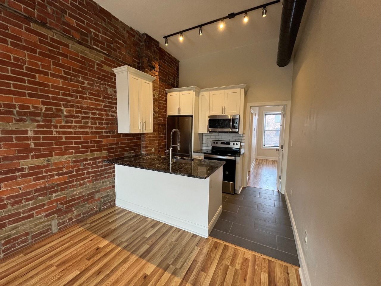 Liberty 4028 - Photo 3 of 20