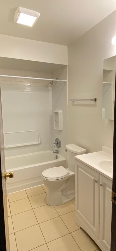 CENTENNIAL 4327 - Photo 4 of 9