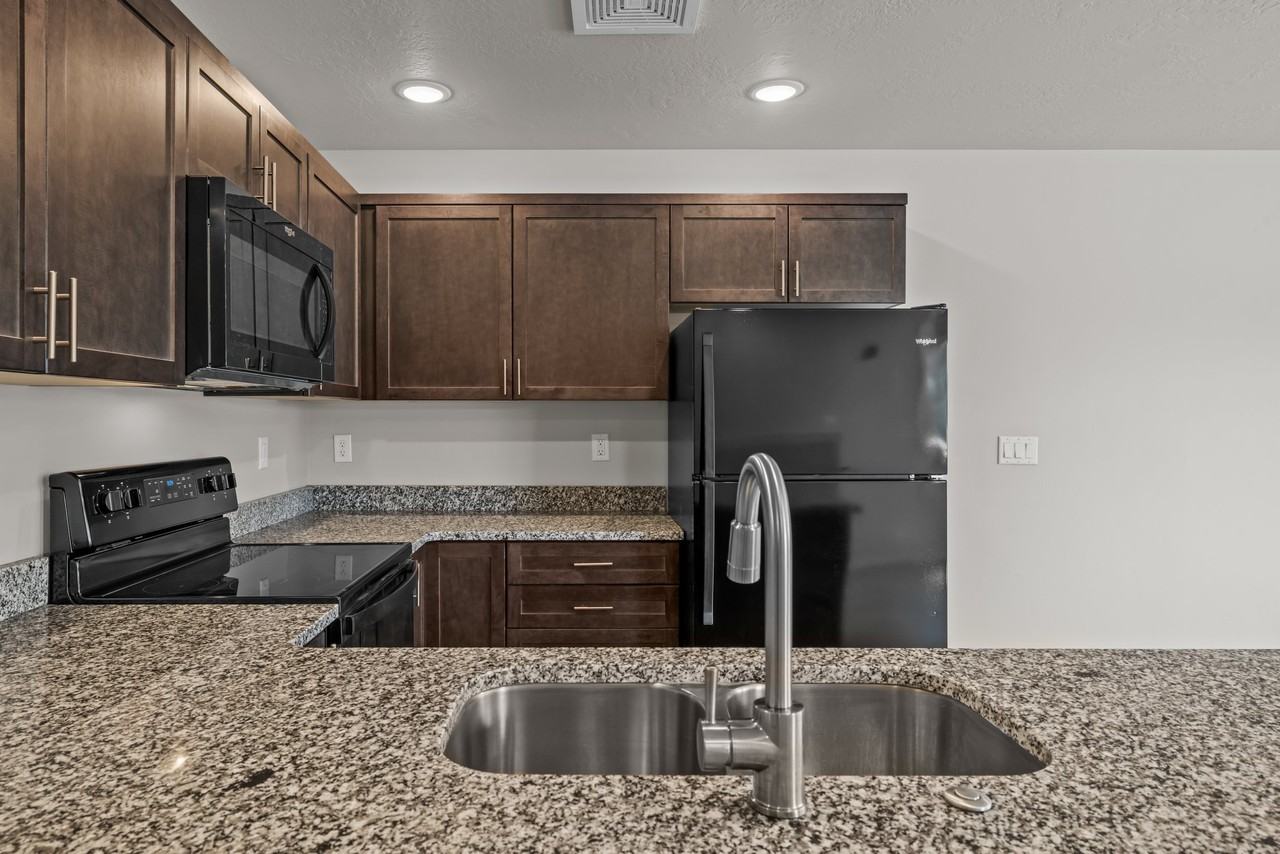 431 N 2nd Ave N - Photo 7 of 20