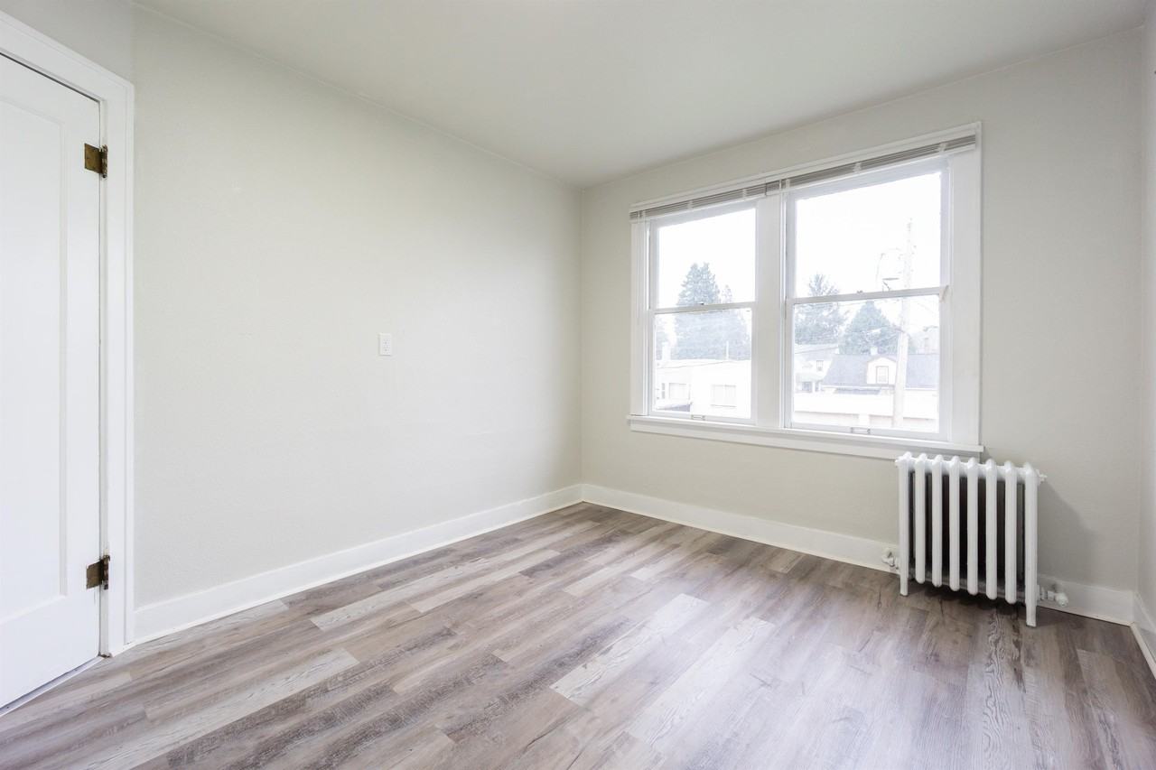 423 2nd Street Northeast - Photo 3 of 50