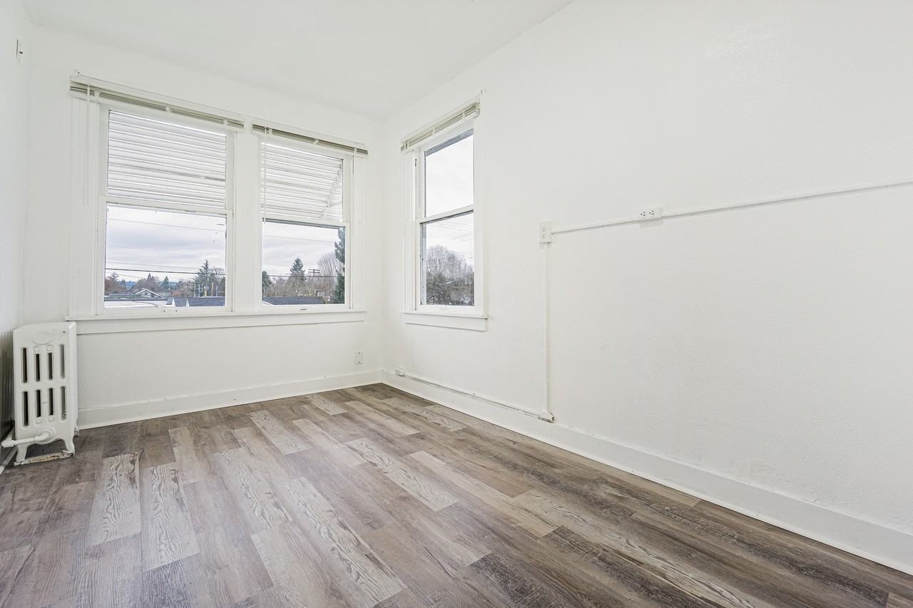 423 2nd Street Northeast - Photo 4 of 50