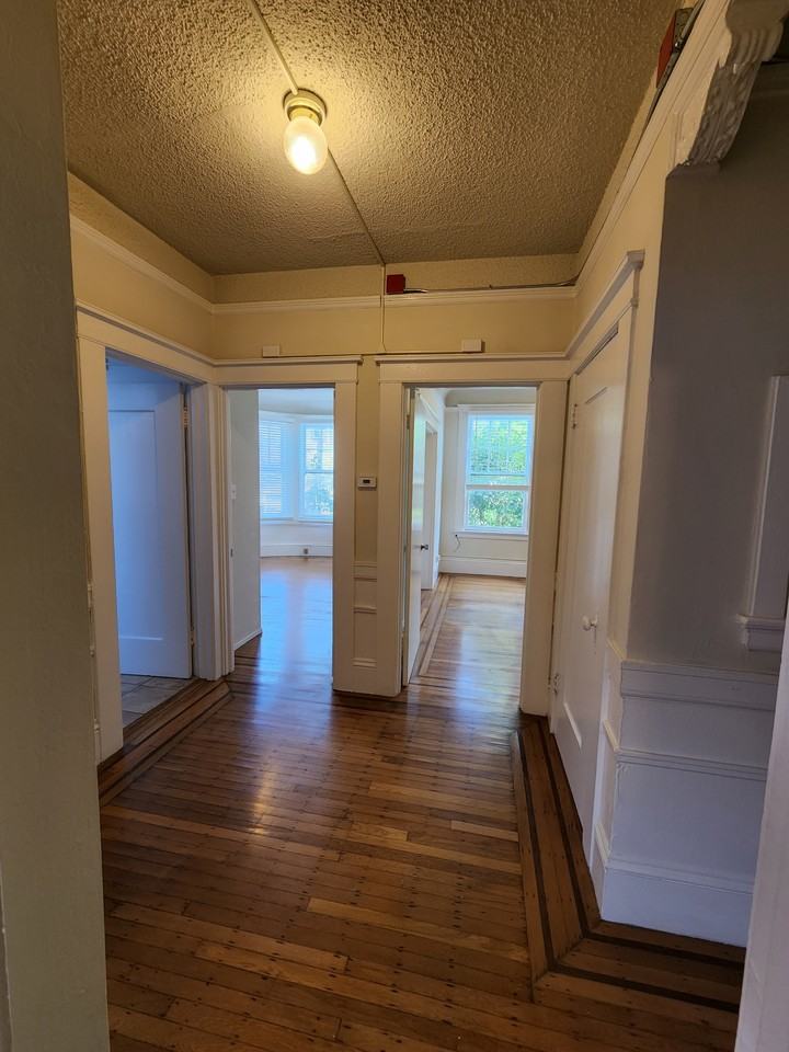 1849 Page - Photo 3 of 10