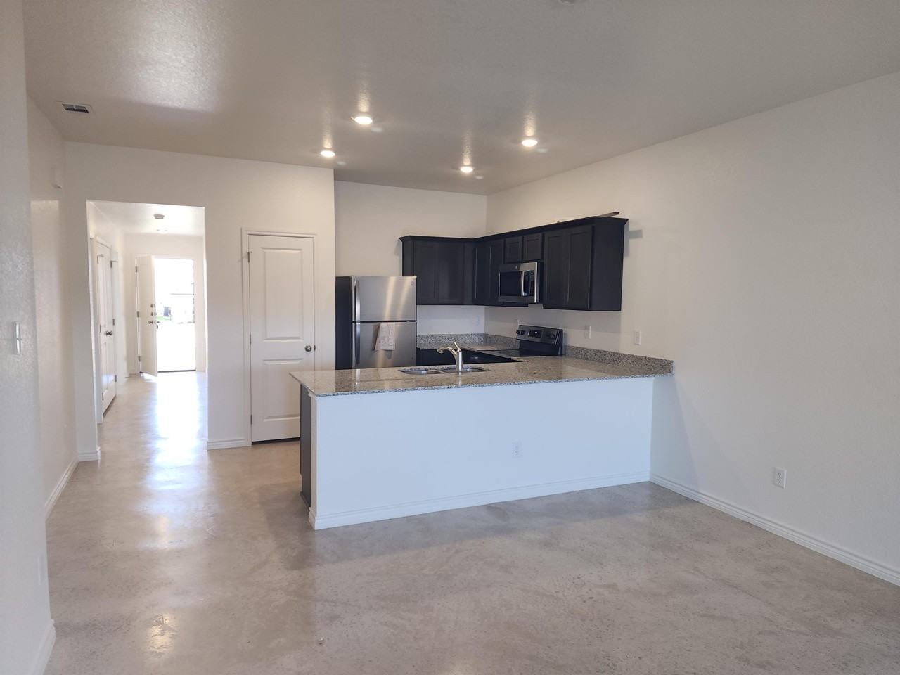 1312 Concord Drive - Photo 4 of 10