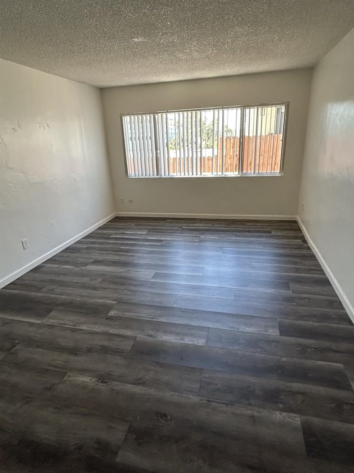 52nd St. - Photo 4 of 23