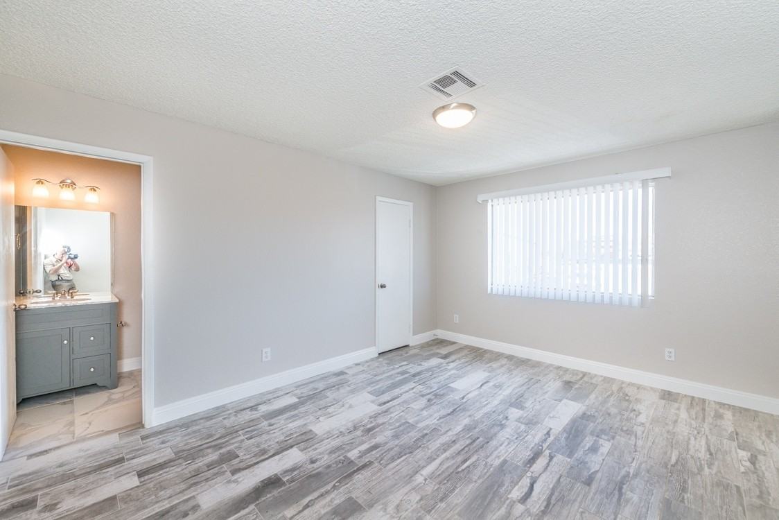 1638 Athol Avenue - Photo 2 of 9