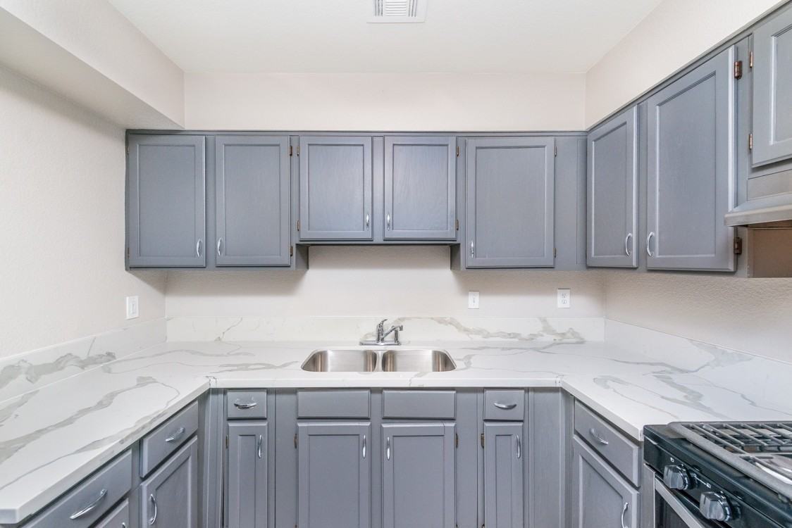 1638 Athol Avenue - Photo 4 of 9