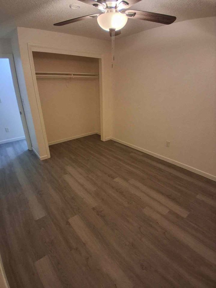 4404 San Roberto Avenue - Photo 4 of 6