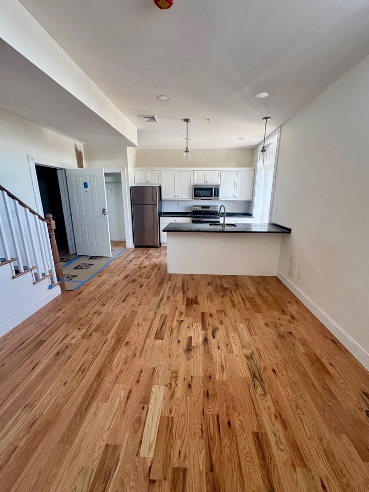 157 Green Street - Photo 5 of 11