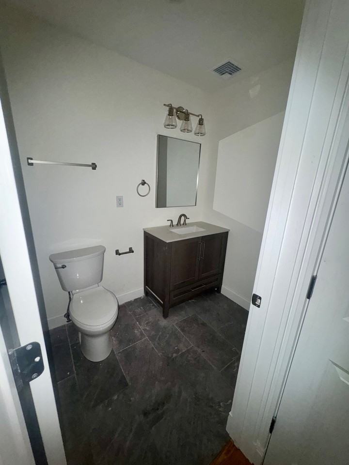 157 Green Street - Photo 7 of 11