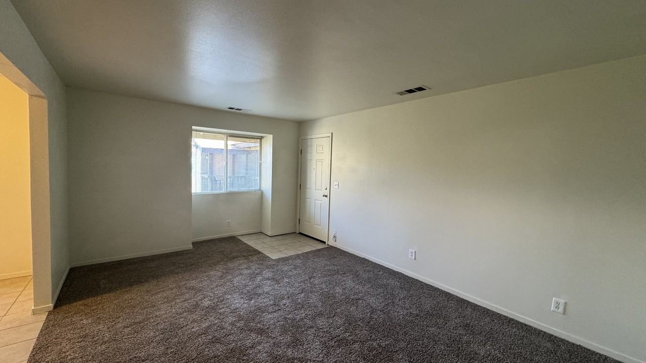 620 West Putnam Avenue - Photo 2 of 10