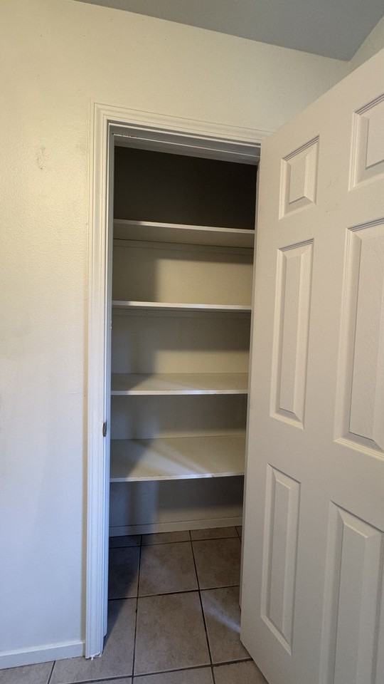 620 West Putnam Avenue - Photo 4 of 10