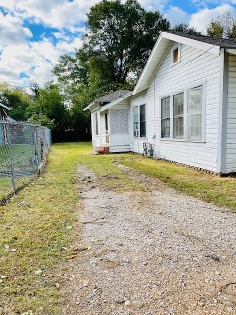 122 Southend Blvd - Photo 2 of 11