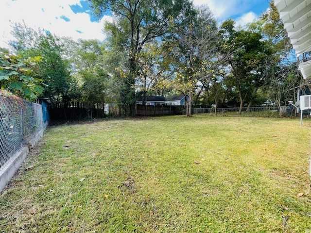 122 Southend Blvd - Photo 3 of 11