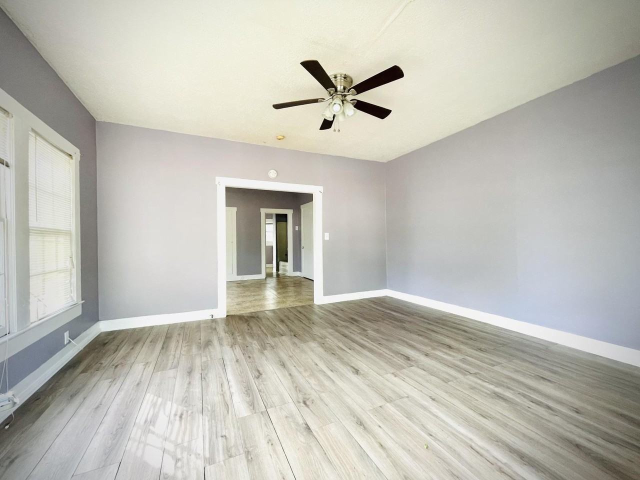 122 Southend Blvd - Photo 4 of 11