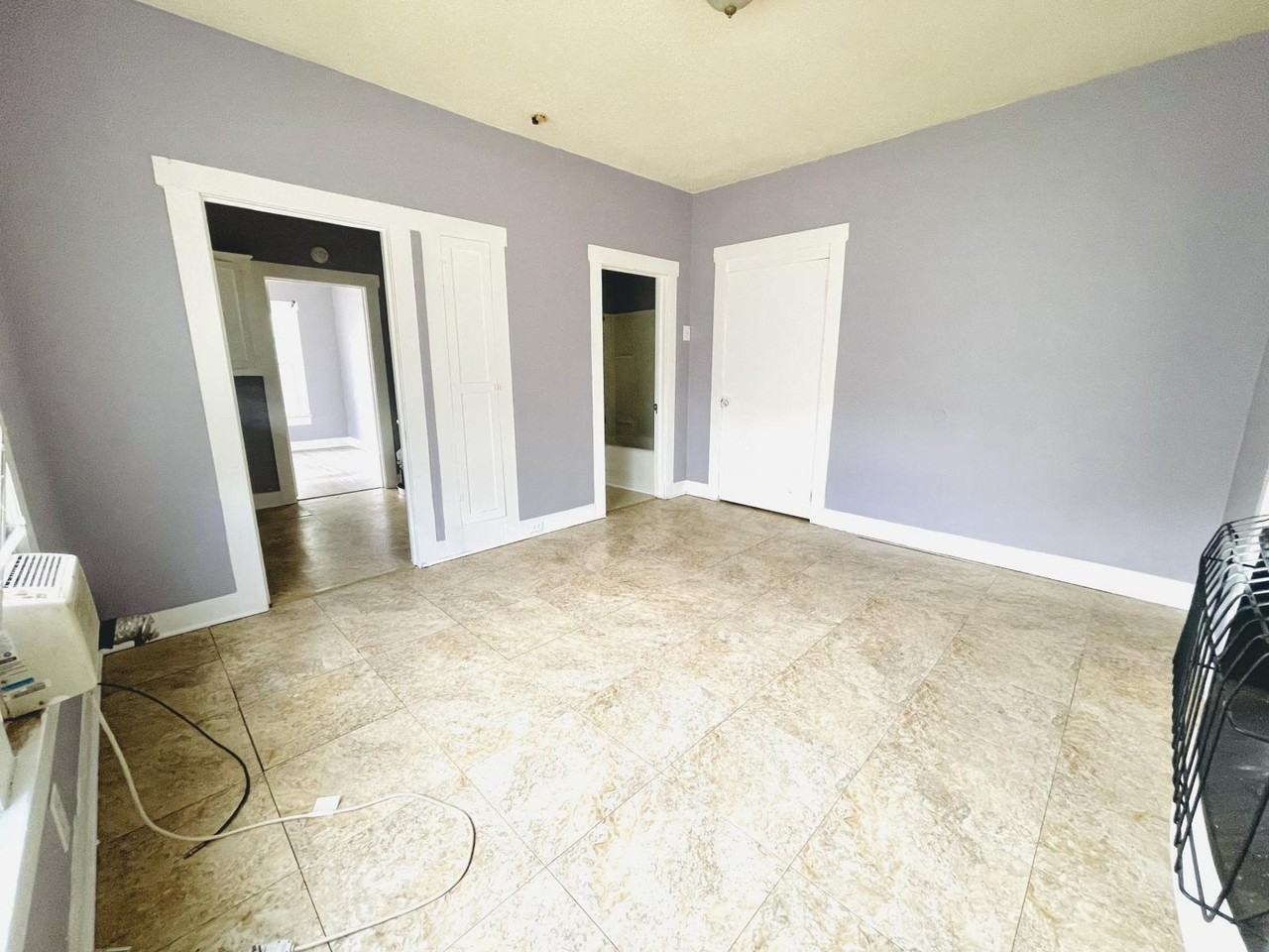 122 Southend Blvd - Photo 6 of 11