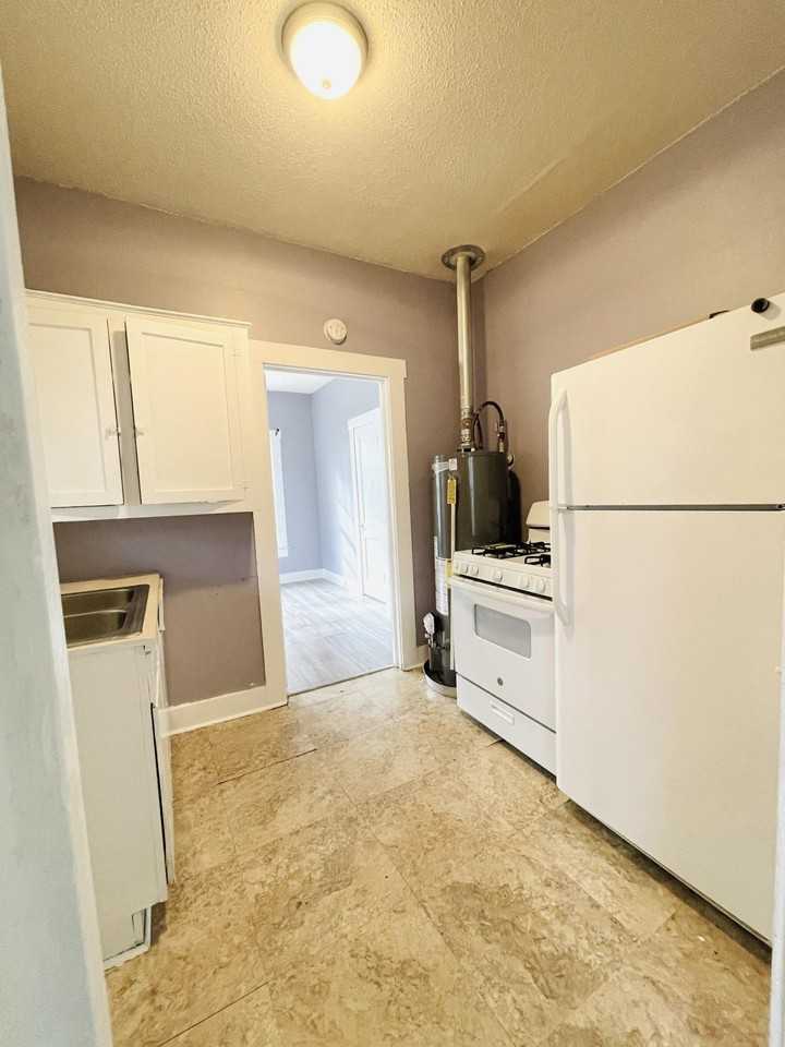 122 Southend Blvd - Photo 7 of 11