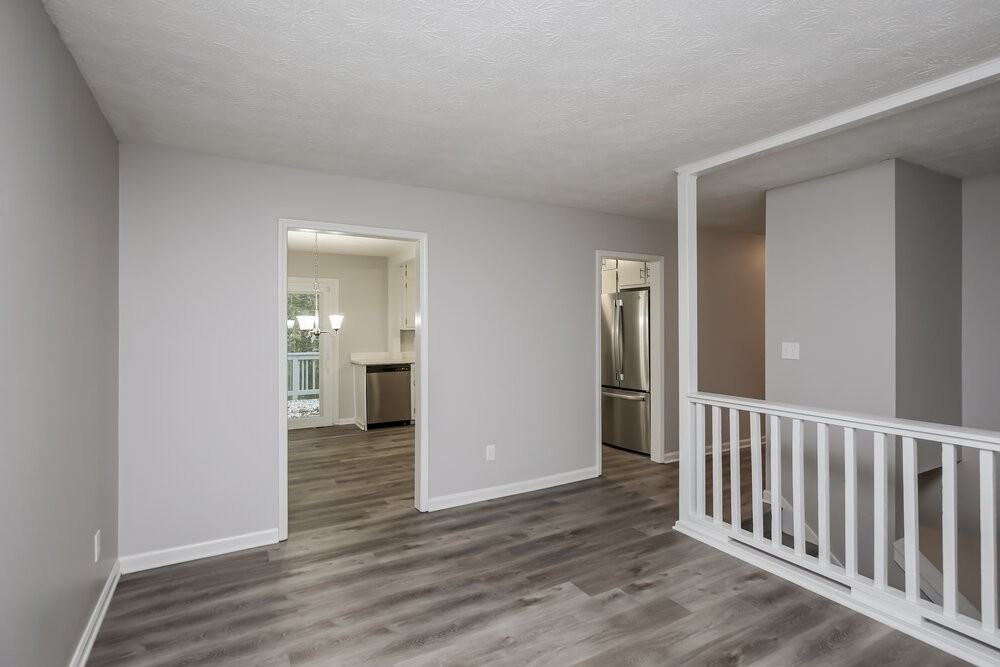 81 Floyd St - Photo 5 of 17