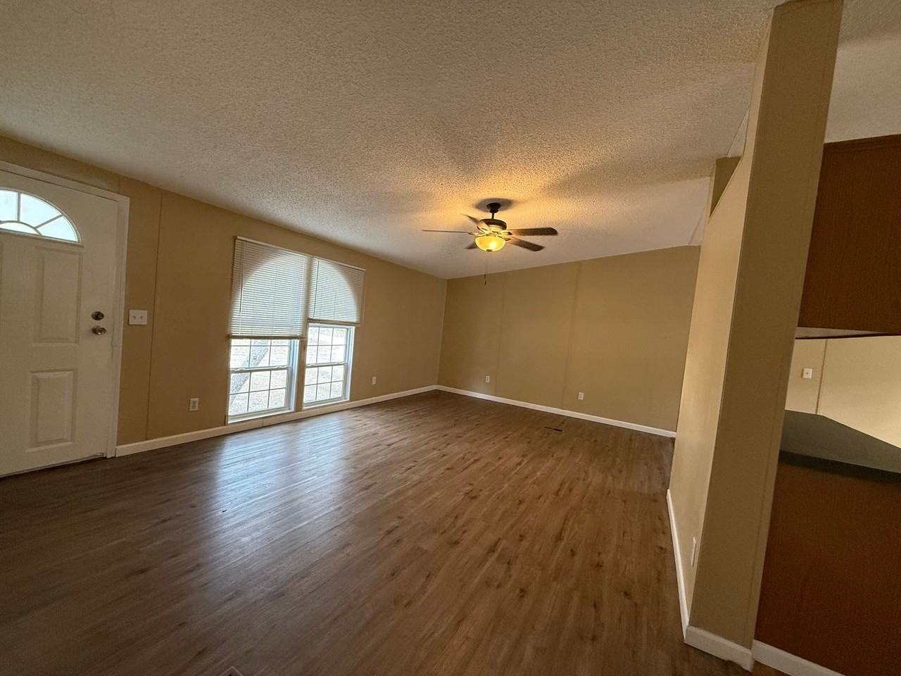 136 Sonnyland Dr - Photo 3 of 22
