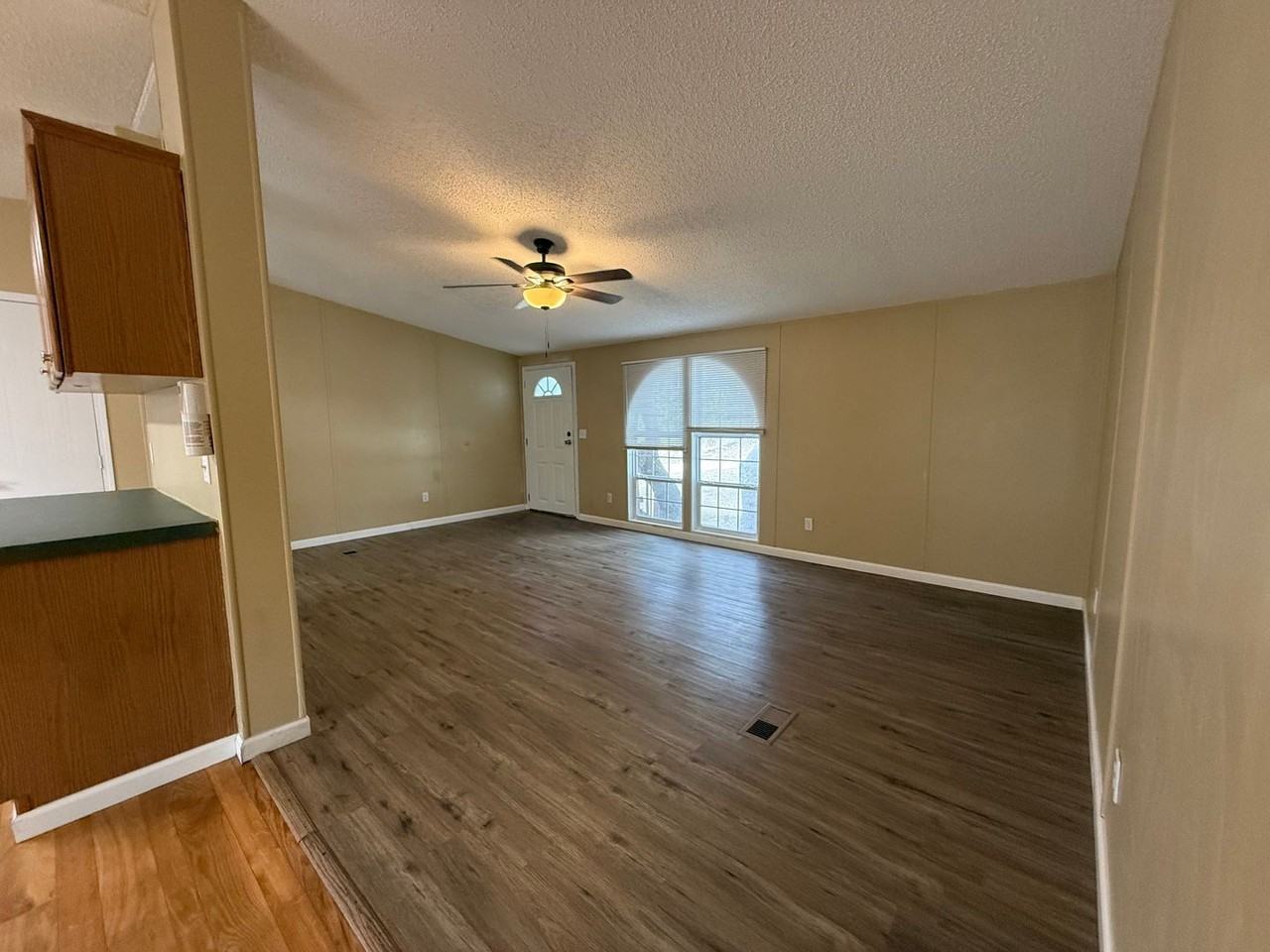 136 Sonnyland Dr - Photo 2 of 22