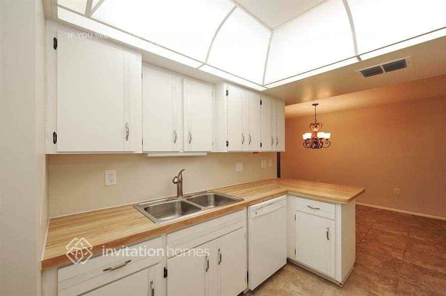 7216 14th Ave Nw - Photo 6 of 20