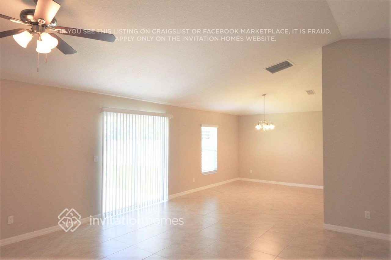 2261 Se Heathwood Cir - Photo 3 of 12