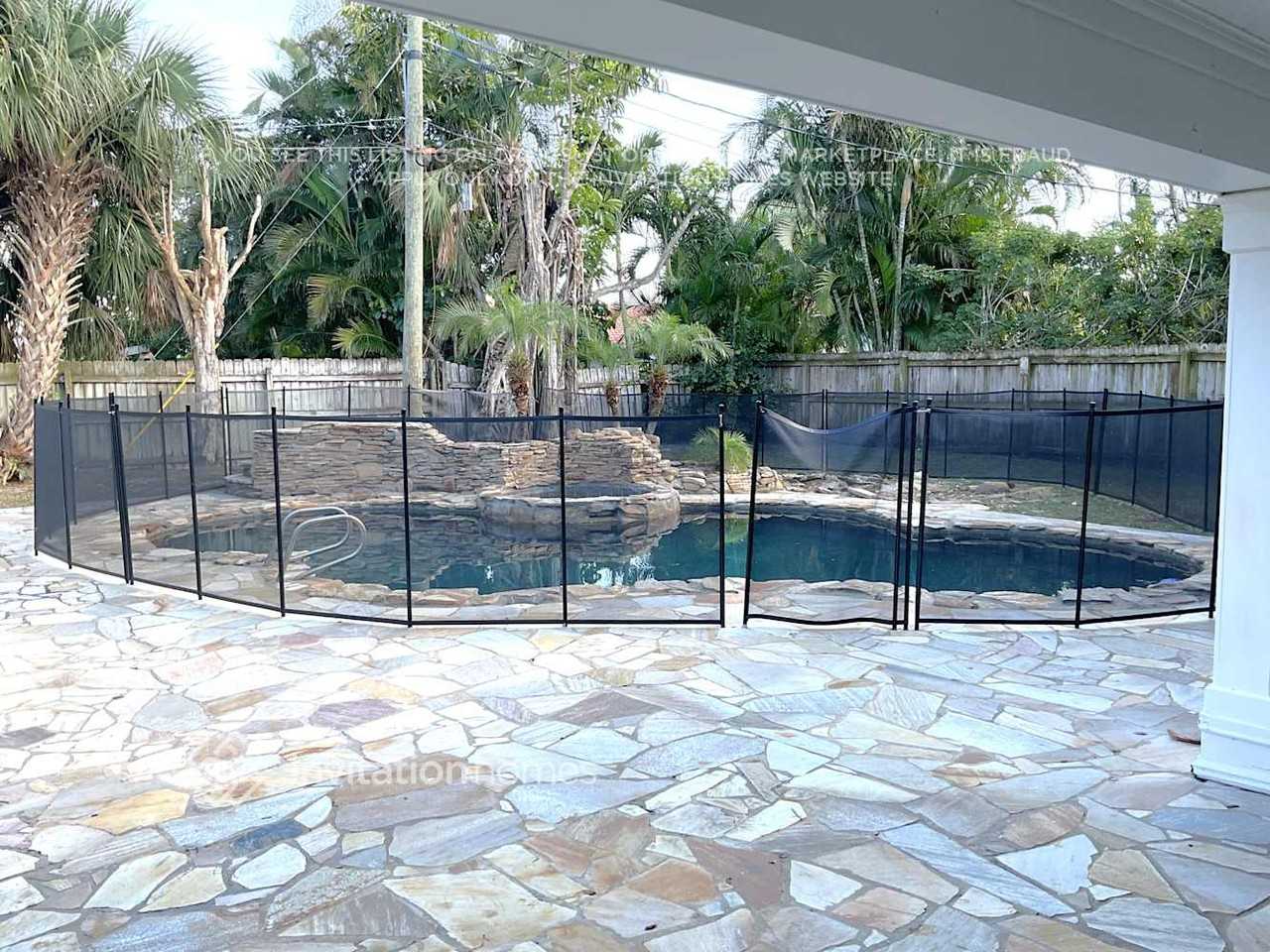 207 Flamingo Ln - Photo 3 of 5