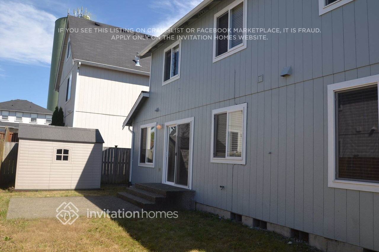 1623 201st St E - Photo 2 of 3