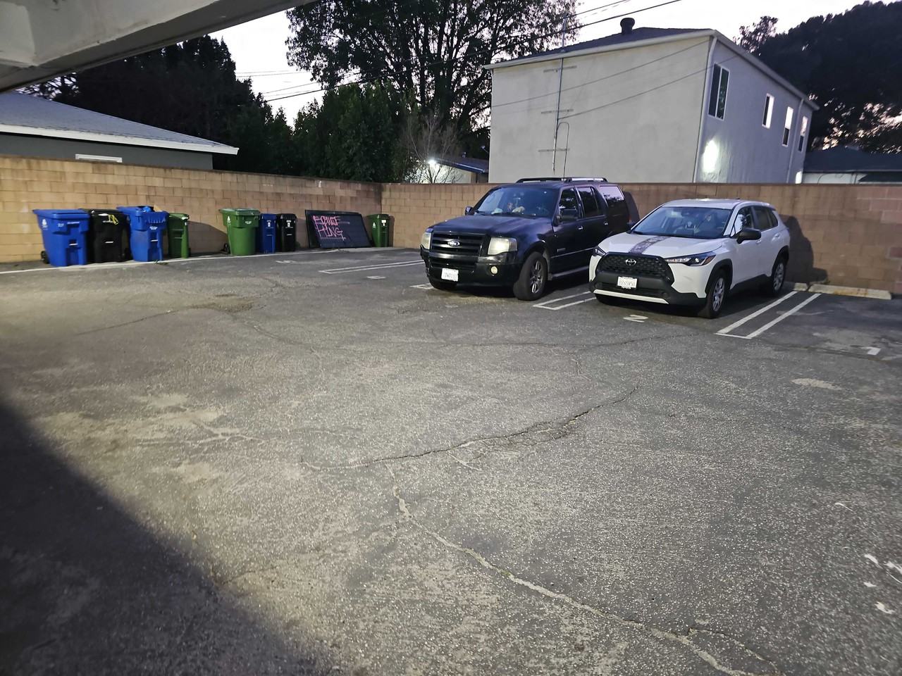 Satsuma Ave - Photo 2 of 25