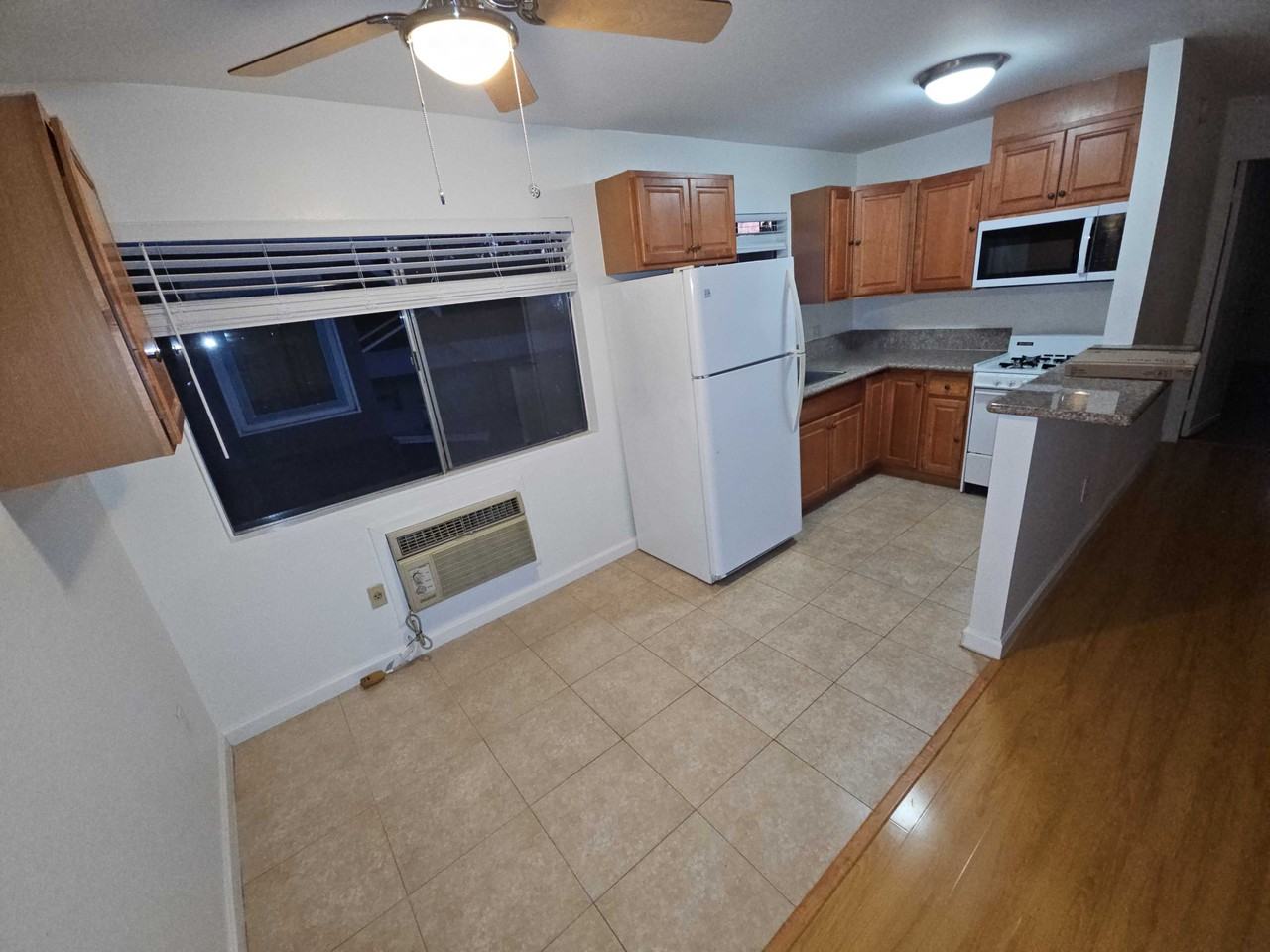 Satsuma Ave - Photo 7 of 25