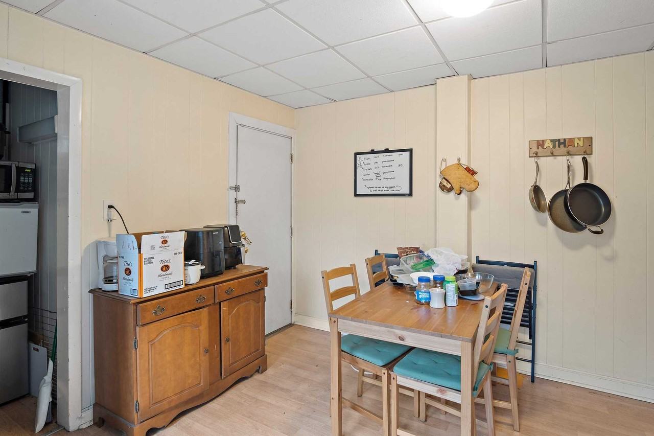 Huntington Ave - Photo 4 of 18