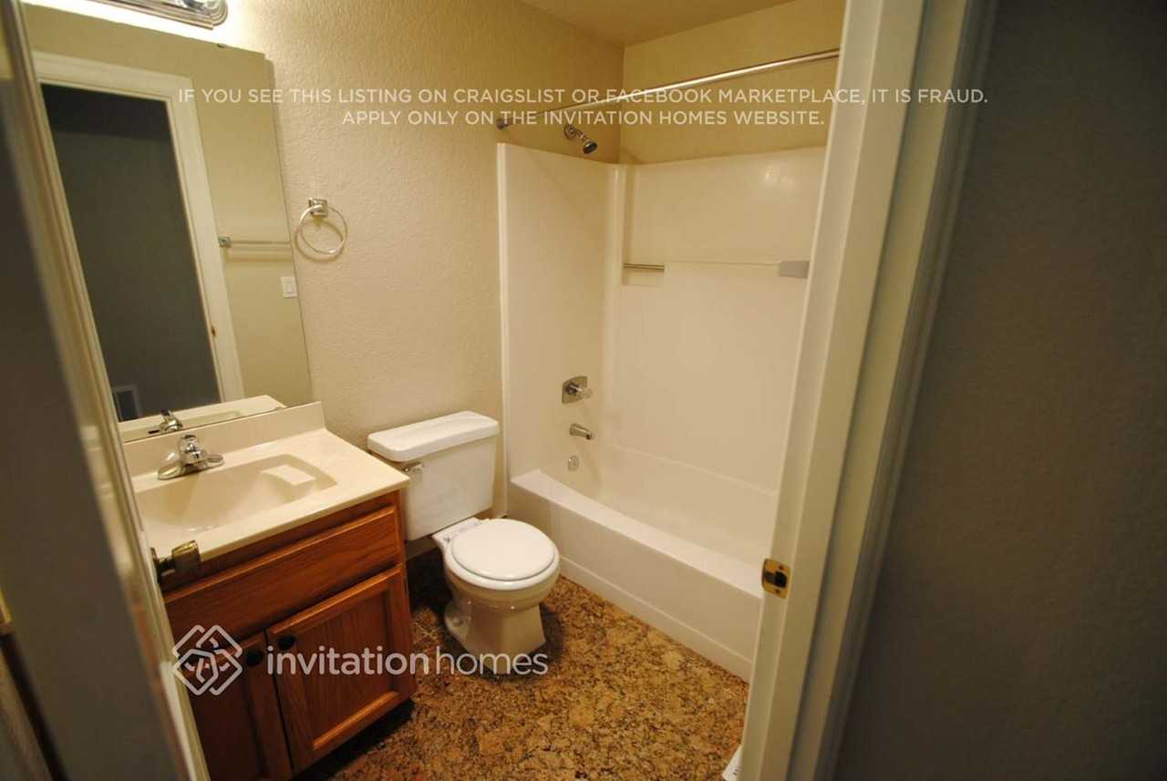 12636 Se 317th St - Photo 3 of 5