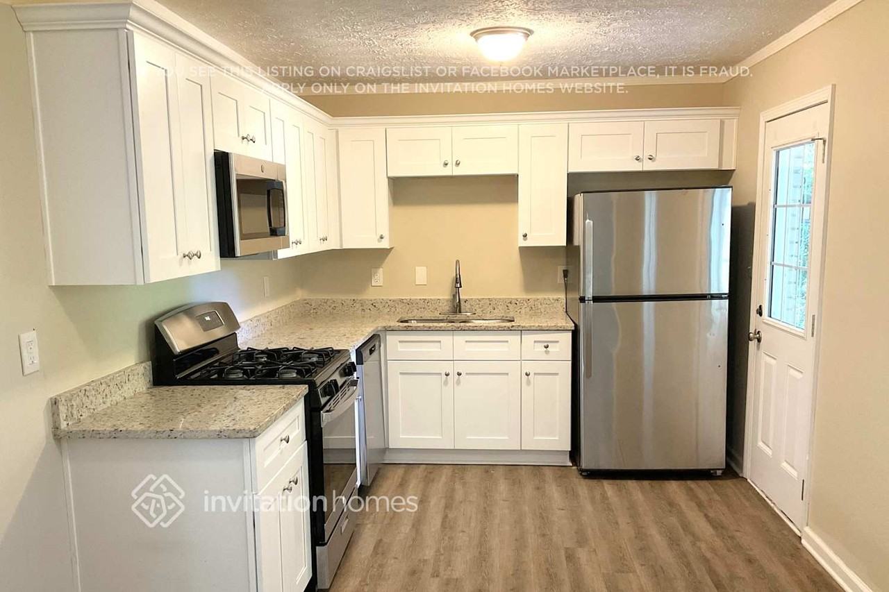 3077 Sasanqua Ln Sw - Photo 3 of 11