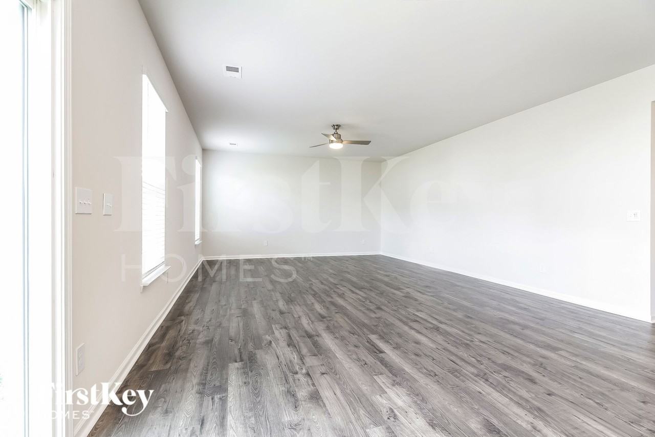 454 Yoshino Cherry Dr - Photo 3 of 16