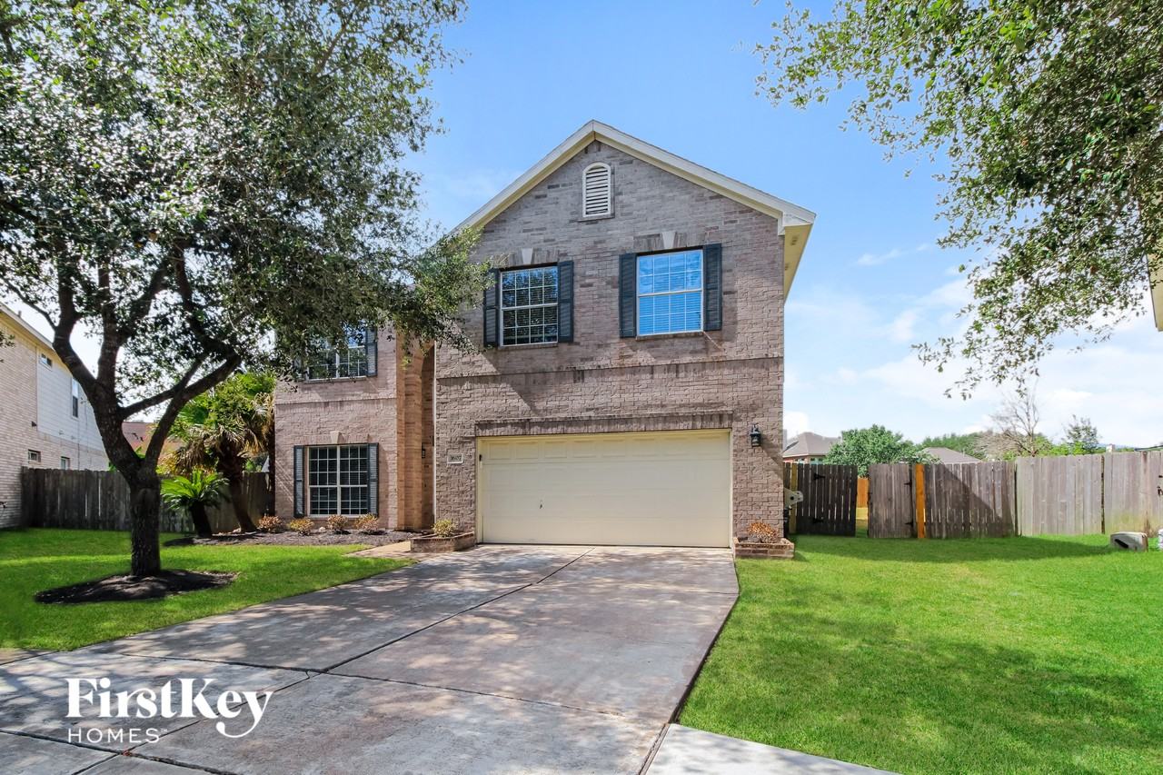 1607 Pebble Brk - Photo 2 of 15