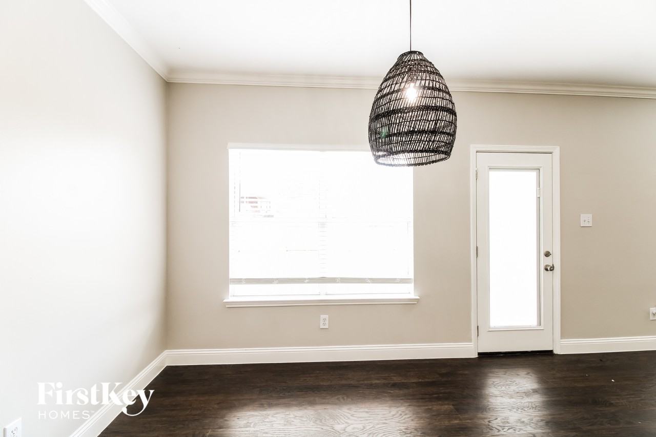 1607 Pebble Brk - Photo 5 of 15