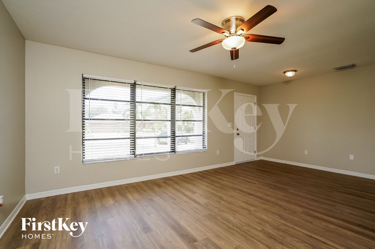 1125 Se 33rd Ter - Photo 3 of 15