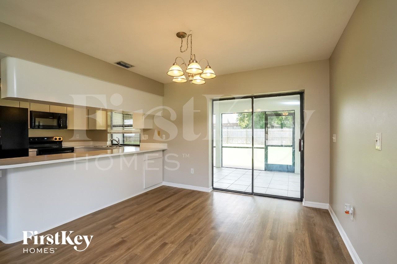 1125 Se 33rd Ter - Photo 5 of 15