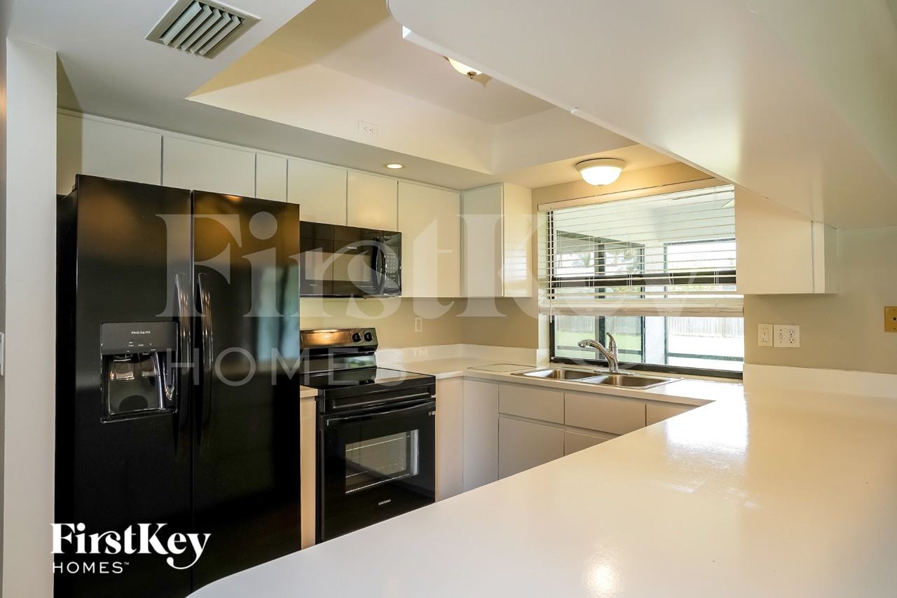 1125 Se 33rd Ter - Photo 6 of 15