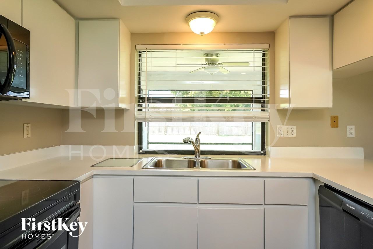 1125 Se 33rd Ter - Photo 7 of 15