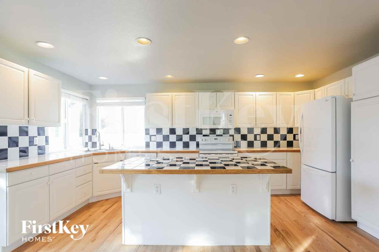 19032 E Whitaker Pl - Photo 5 of 15