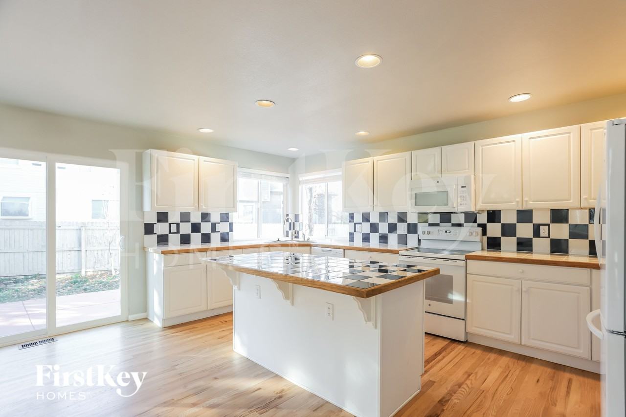 19032 E Whitaker Pl - Photo 6 of 15