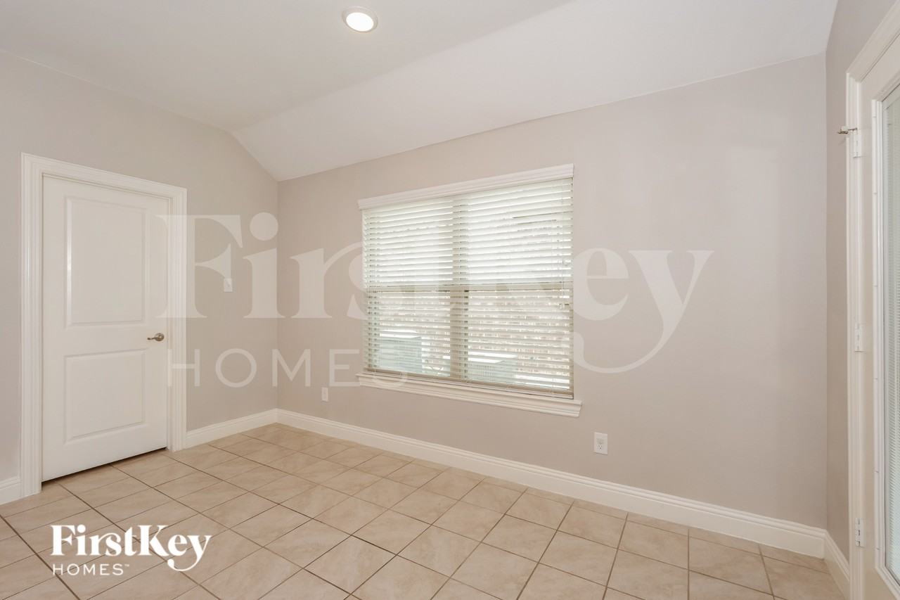 4413 Lakeview Dr - Photo 5 of 16