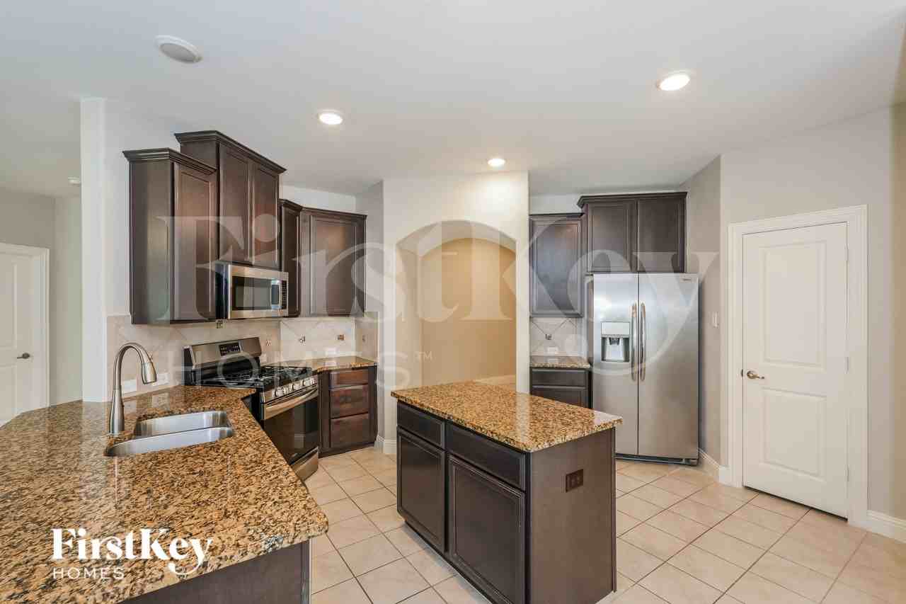 4413 Lakeview Dr - Photo 6 of 16