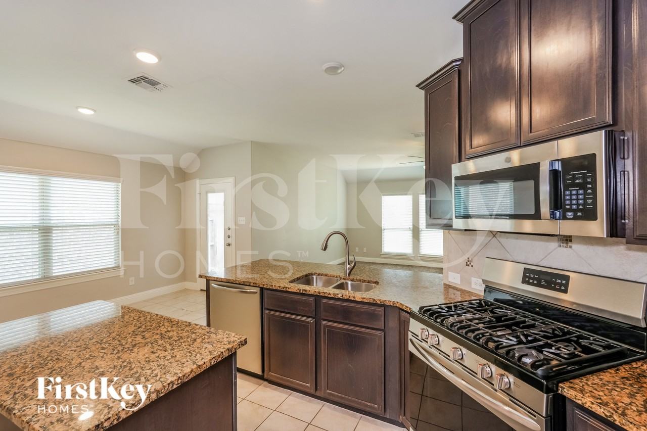 4413 Lakeview Dr - Photo 7 of 16